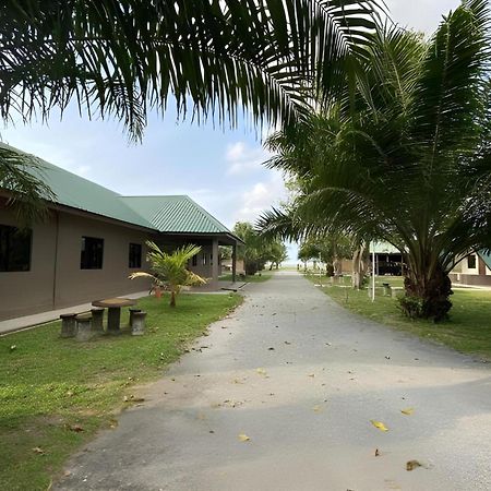 Super Oyo 89896 Sedili Inn Resort Kota Tinggi Eksteriør bilde