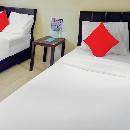 Super Oyo 89896 Sedili Inn Resort Kota Tinggi Eksteriør bilde