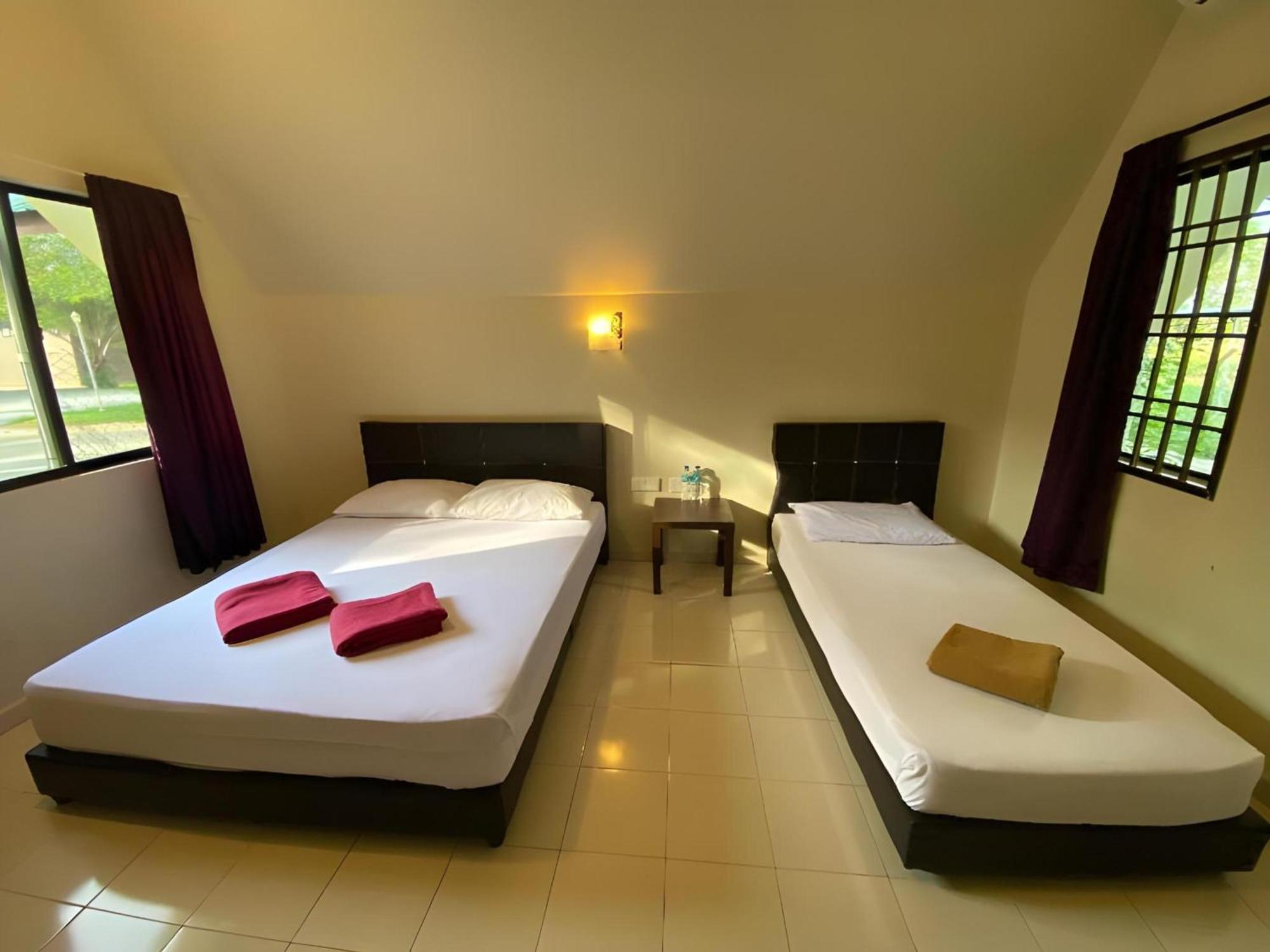 Super Oyo 89896 Sedili Inn Resort Kota Tinggi Eksteriør bilde