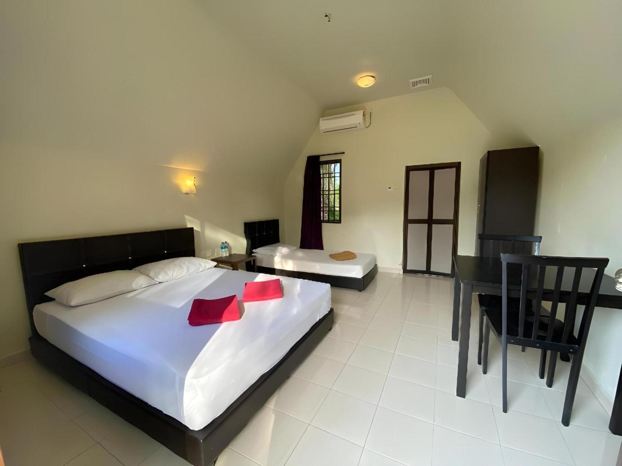 Super Oyo 89896 Sedili Inn Resort Kota Tinggi Eksteriør bilde