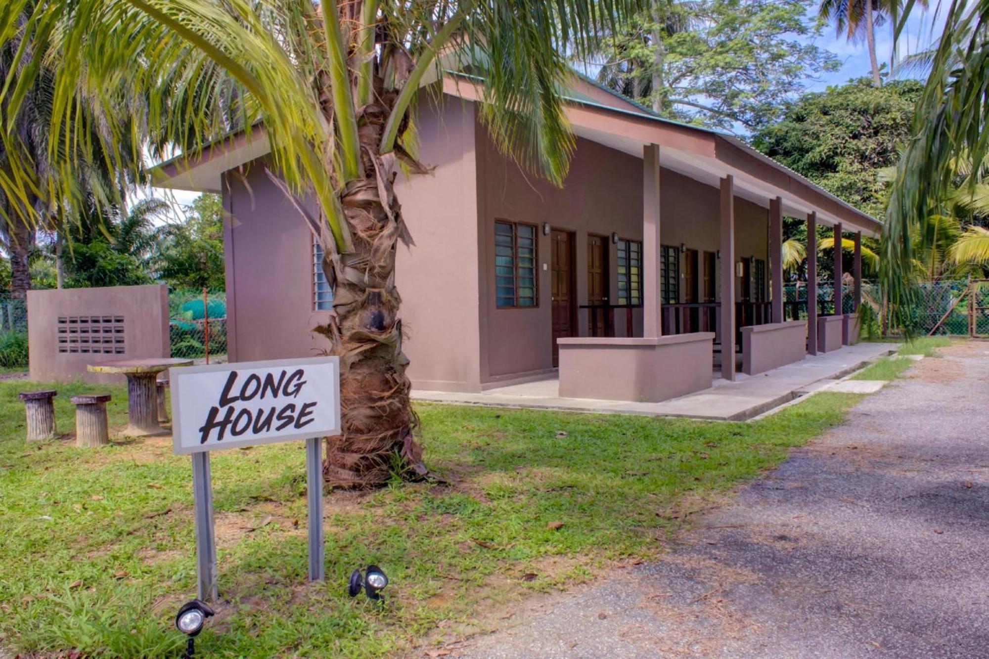 Super Oyo 89896 Sedili Inn Resort Kota Tinggi Eksteriør bilde