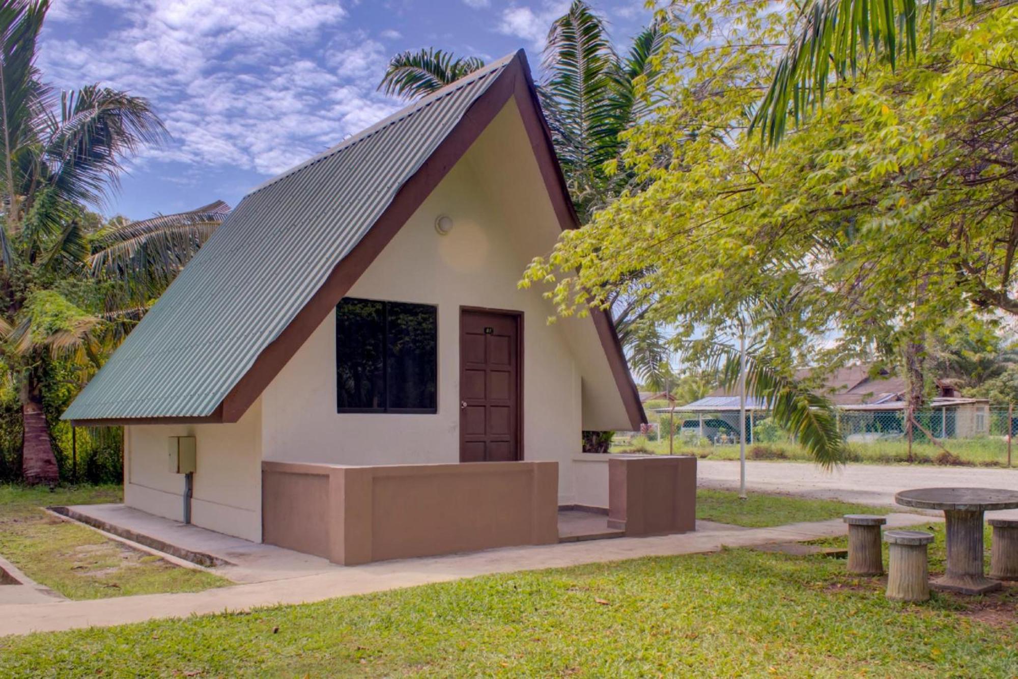 Super Oyo 89896 Sedili Inn Resort Kota Tinggi Eksteriør bilde